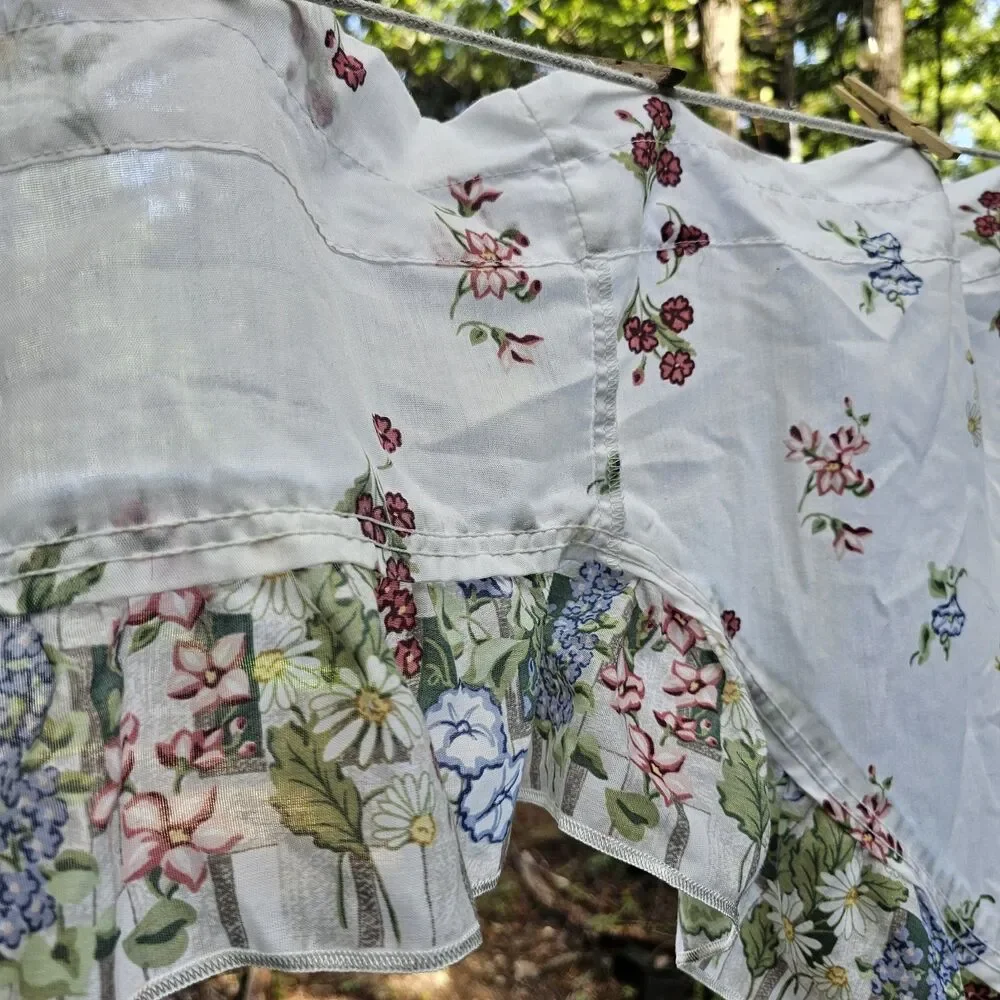 Vintage Cottagecore 1970s Floral Ruffled Window Valance / Swag